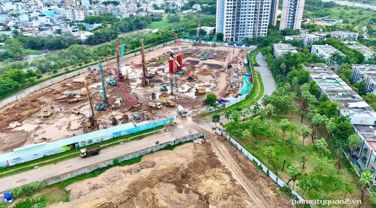 Dàn máy khoan cọc và cẩu bánh xích thi công móng Palm River Palm City
